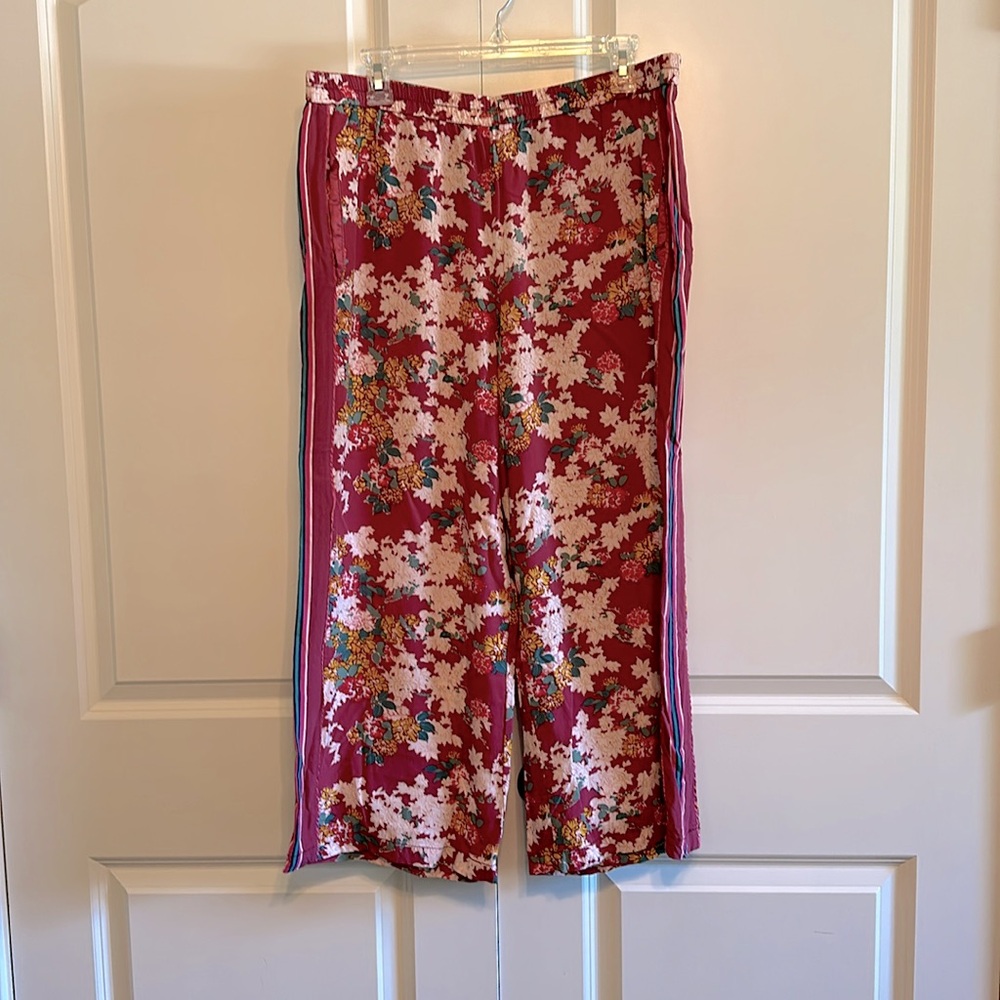 Anthropologie Cropped Floral Pants with Pockets - Size XL